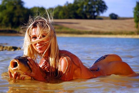 Capturii :) - sexy-fishing-3.jpg